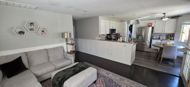 Building Photo - 430 Guinevere Ct