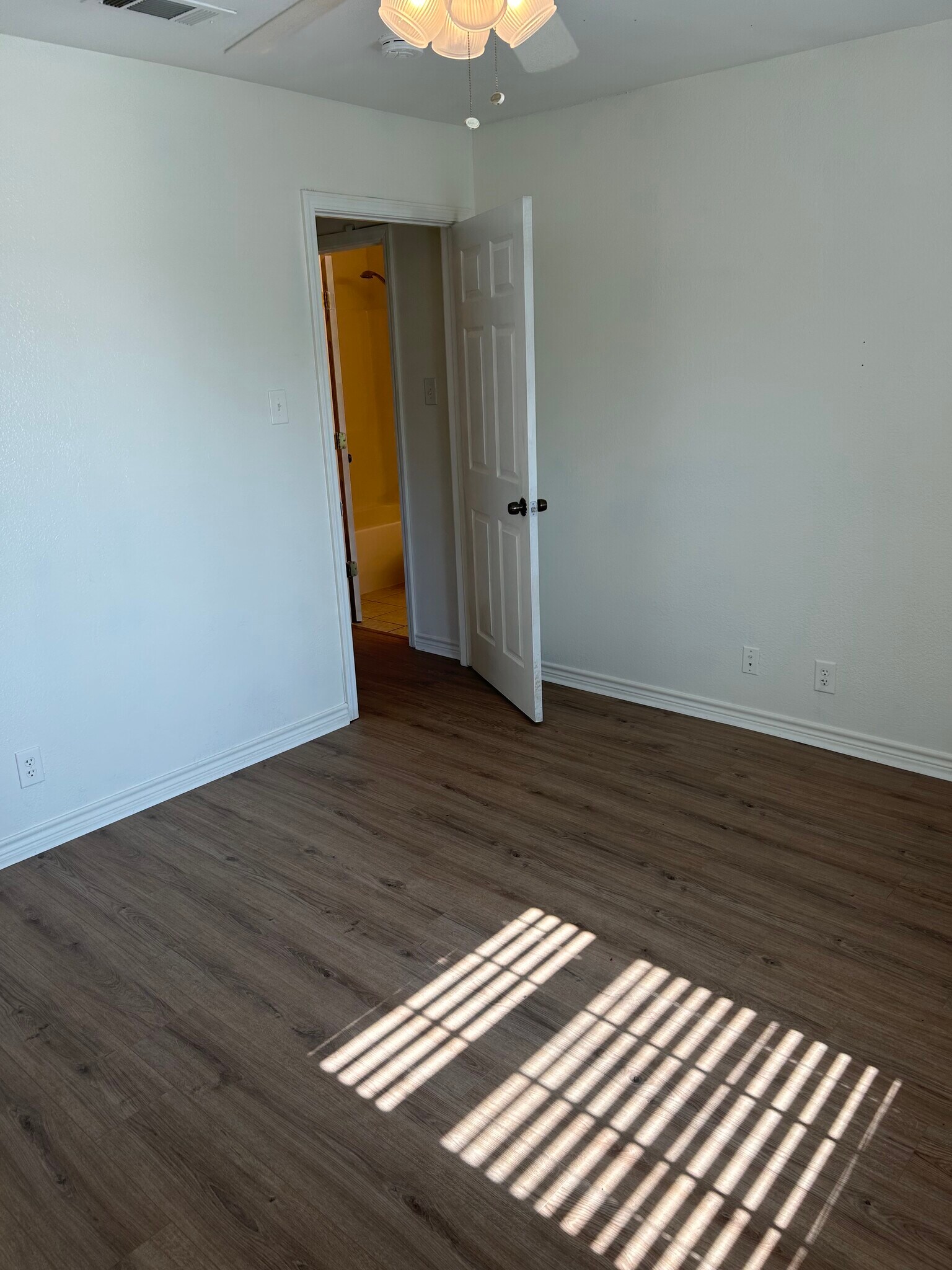 Building Photo - 317 W McLain Dr