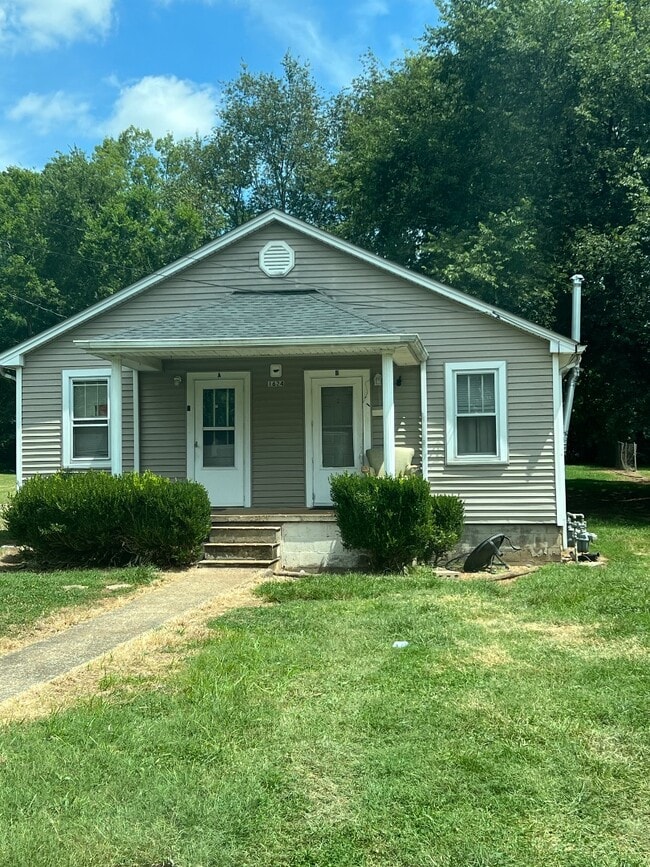 Building Photo - 1624 S Sunrise Dr