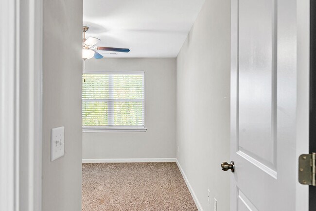 Building Photo - 10 Jaydn Dr W