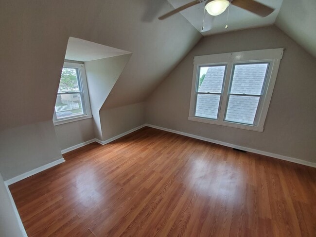 Building Photo - 4 Bedroom 1 Bath Home