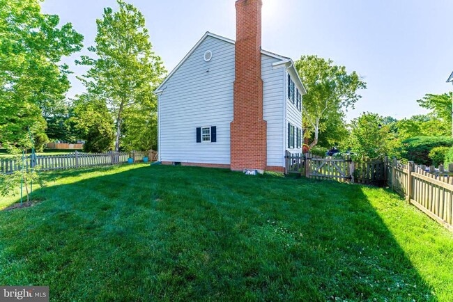 Building Photo - 818 Sycamore Ct