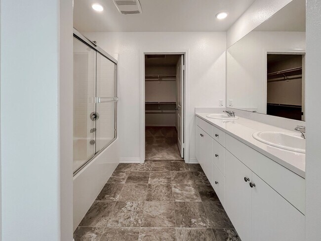 Building Photo - NEWER CONSTRUCTION ~SOLAR~ 3 BED 3 BATH BE...