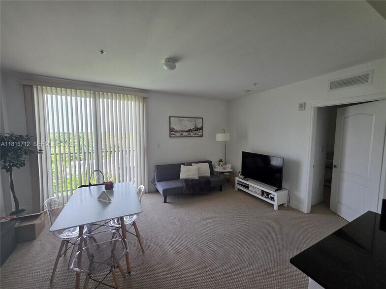 Building Photo - 2701 SW 3rd Ave