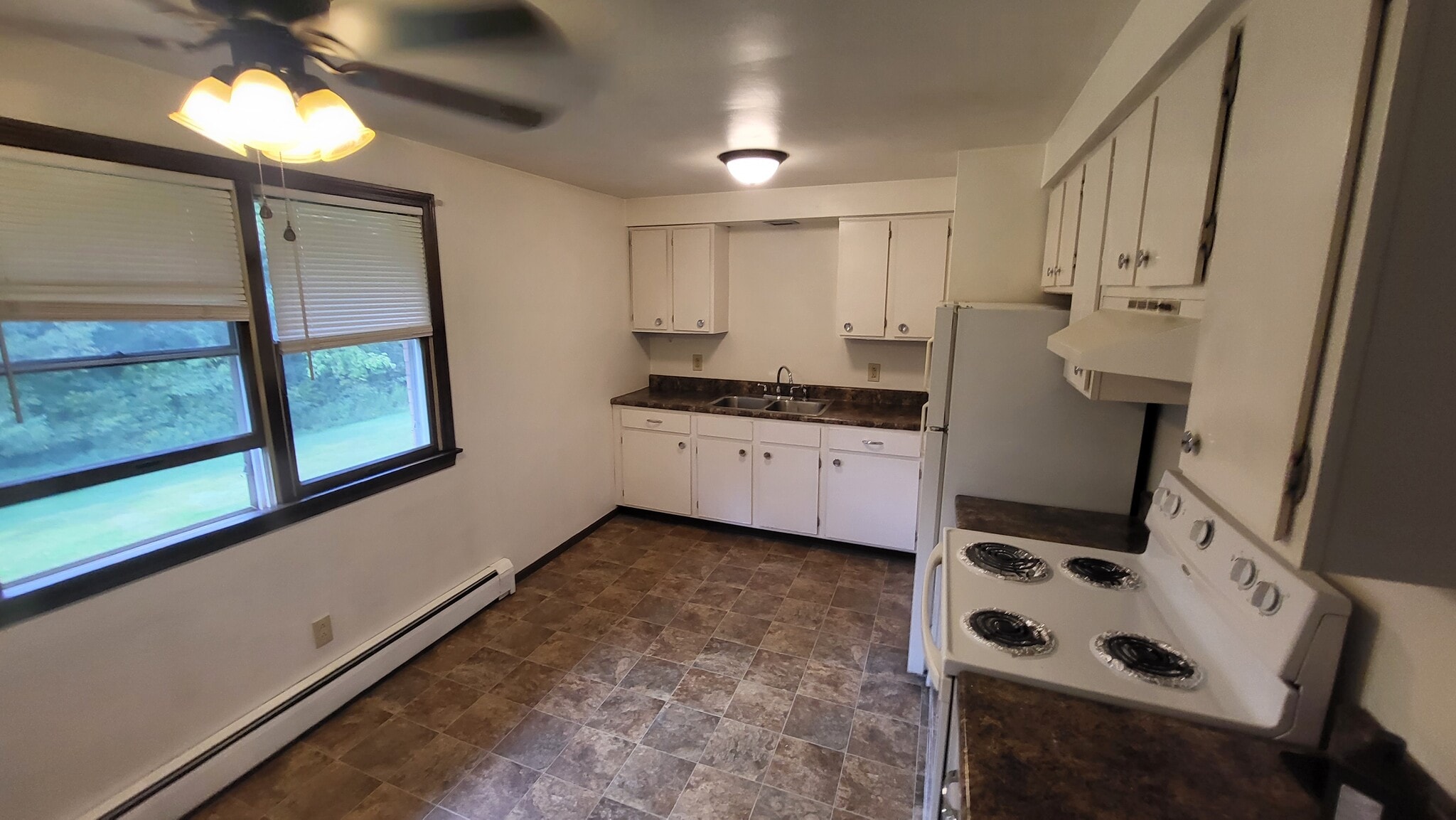 Building Photo - 60 Meadowbrook Cir