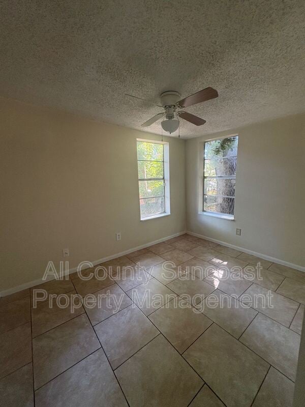 Building Photo - 2134 Saxon St