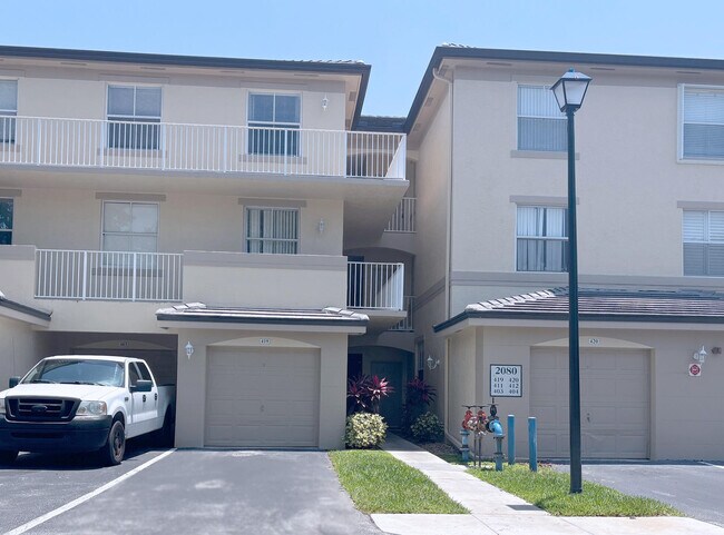 Building Photo - 2080 Greenview Shores Blvd