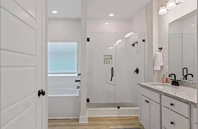 Building Photo - 2047 Hansel Hl Dr