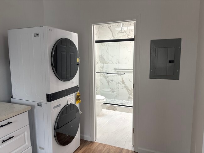 Building Photo - 4247 Governor Dr