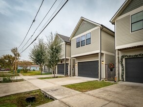 Building Photo - 210 E 32nd St