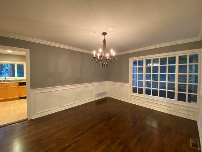 Building Photo - 10408 Summer Holly Cir