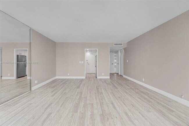 Building Photo - 3700 Galt Ocean Dr