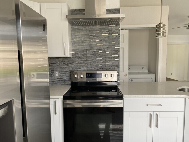 Building Photo - 2361 Harbor Town Dr