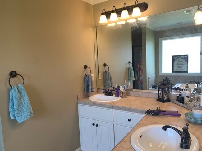 Building Photo - Beautiful 3/2 Home in Farmington Station Available For Rent!