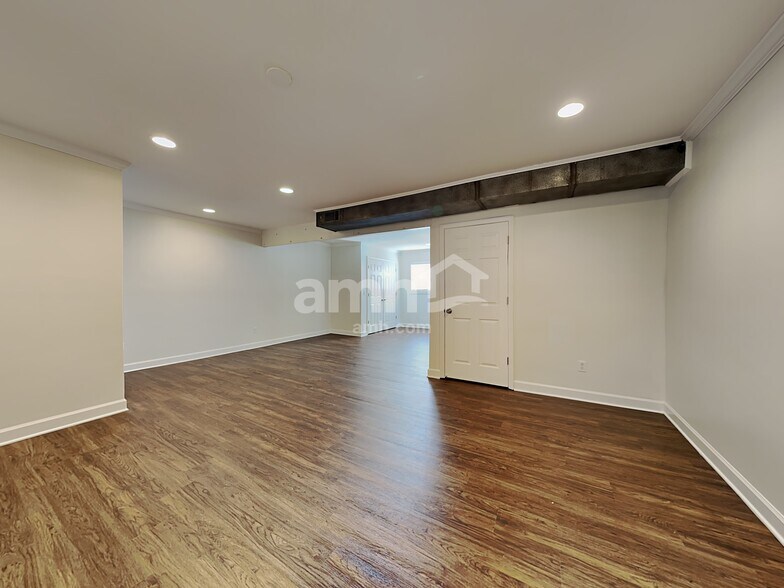 Building Photo - 615 Asheby Woods Rd