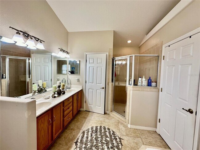 Building Photo - 1947 Fairway Loop