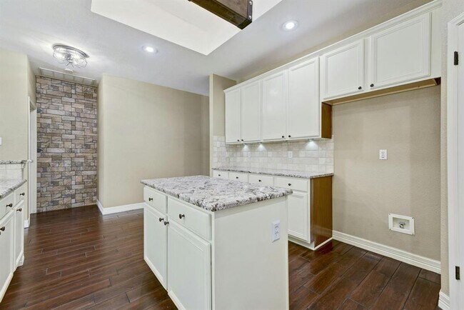 Building Photo - 114 Highalea Ct