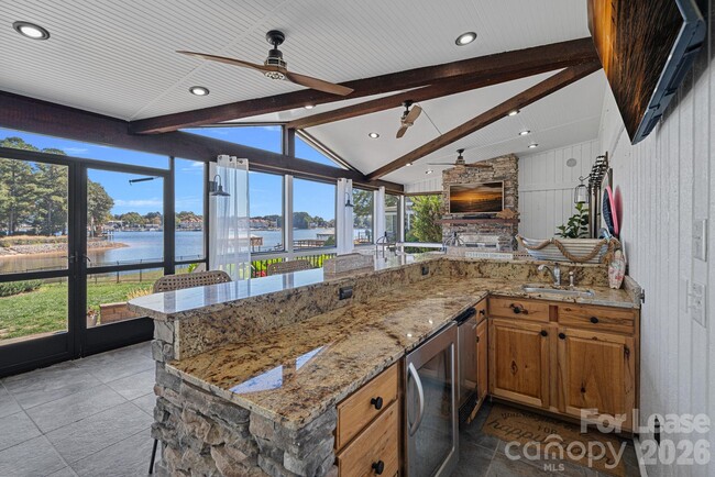 Building Photo - 18026 Whispering Oaks Dr