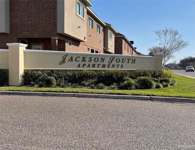 Building Photo - 12 South Dr