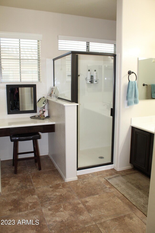 Building Photo - 3457 S Swan Dr