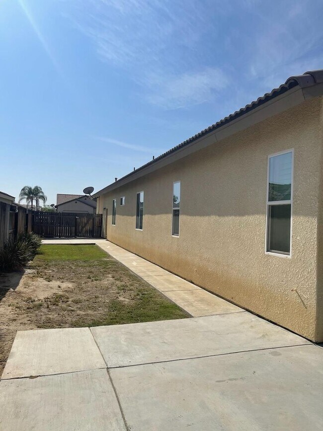 Building Photo - 15514 St Clement Way