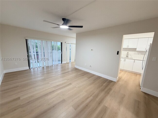 Building Photo - 5900 SW 127th Ave