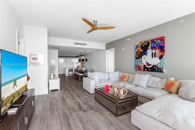 Building Photo - 10201 Collins Ave