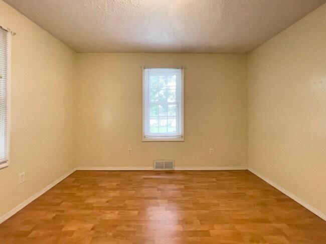 Building Photo - PRELEASING for AUGUST! Walk to Ball State! Bright 4BR Home with Fireplace