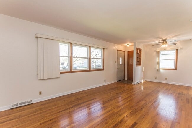 Building Photo - Ranch Style 3 Bedroom 1 Bath Home
