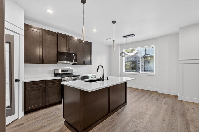 Building Photo - 697 S Curlew Dr