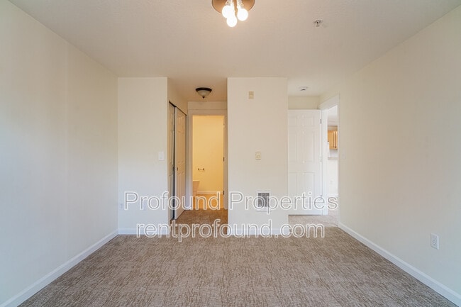 Building Photo - 760 NW 185th Ave