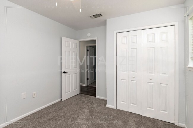 Building Photo - Charming 3 Bedroom/2 Bathroom Home in Sara...