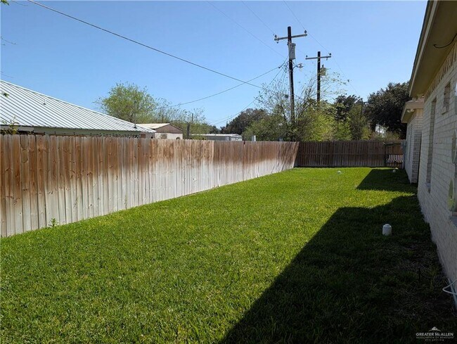 Building Photo - 14 S McColl Rd