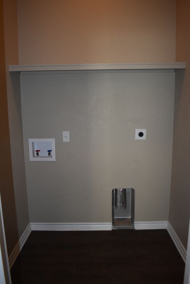 Building Photo - 1808 Seminole Cir