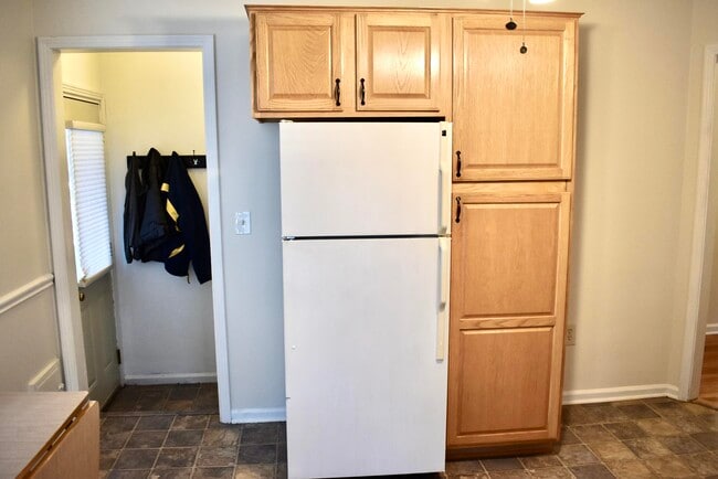 Building Photo - 9924 Woodring St