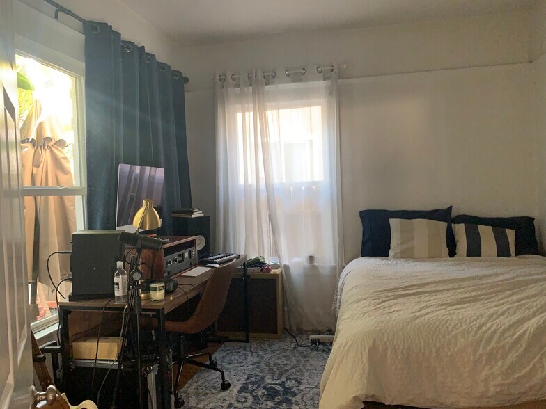 Building Photo - 4604 Lexington Ave