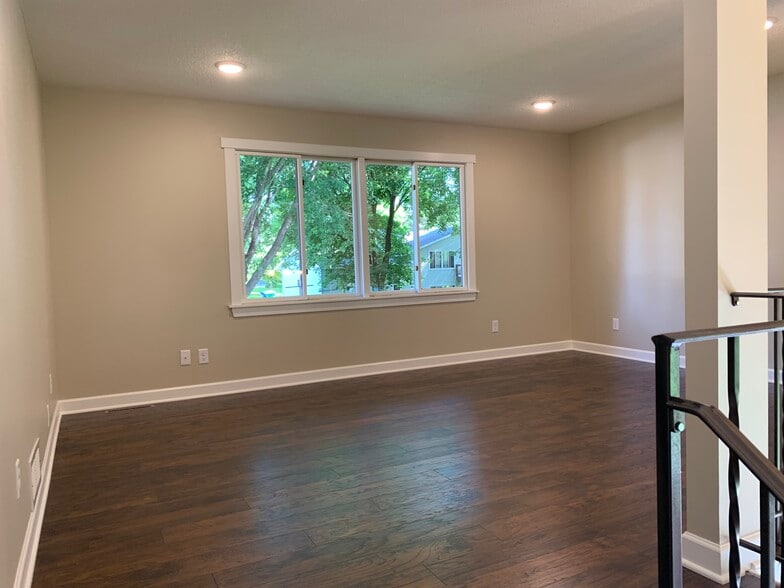 Building Photo - 810 73rd Way