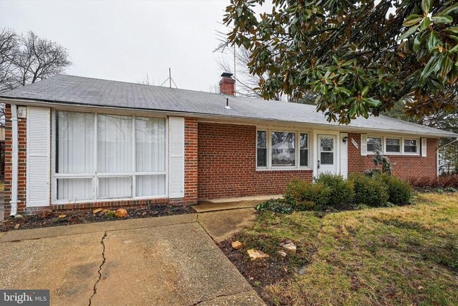 Building Photo - 5219 Montgomery St