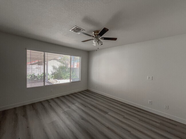 Building Photo - 8423 Palmada Dr