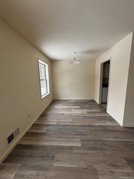 Building Photo - 194 E Main St