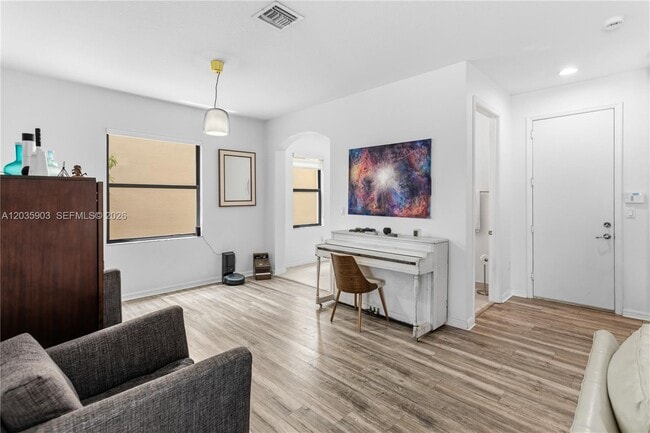 Building Photo - 612 NE 193rd St