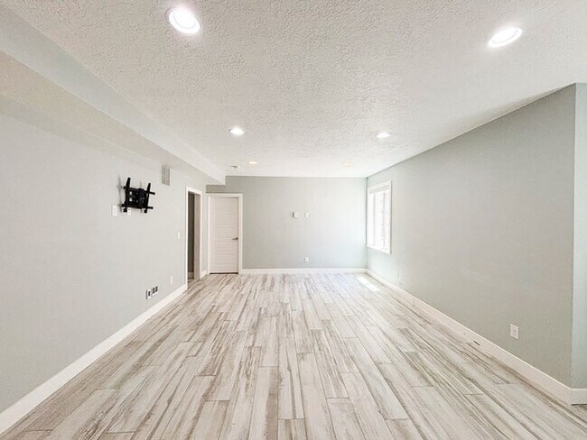 Building Photo - Luxury 5-Bedroom Rental with Pool, Finishe...