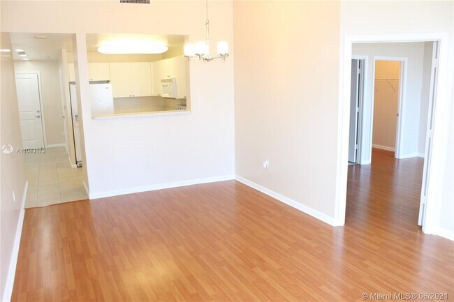 Building Photo - 10 Aragon Ave