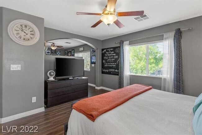 Building Photo - 4 BEDROOM 3 BATH SINGLE FAMILY HOME IN PROVIDENCE!!
