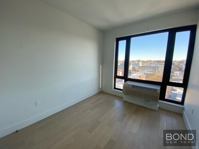 Building Photo - 635 Fourth Avenue