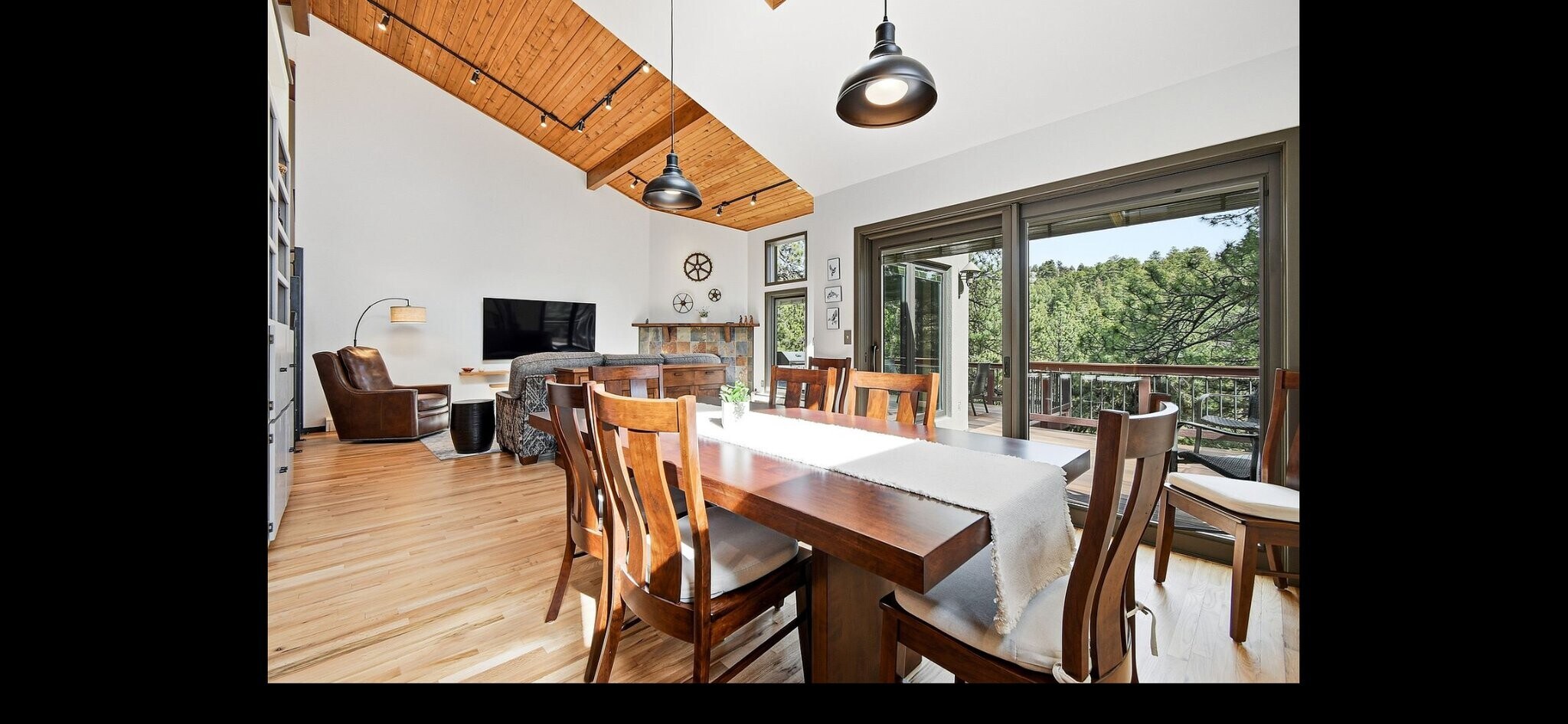 Building Photo - 2074 Foothills Dr S