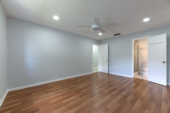 Building Photo - 3554 NW 25th Terrace