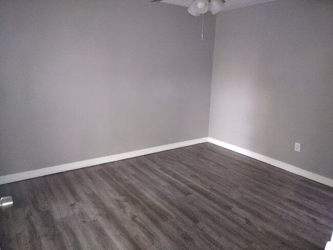 Building Photo - 2000 Filhiol Ave