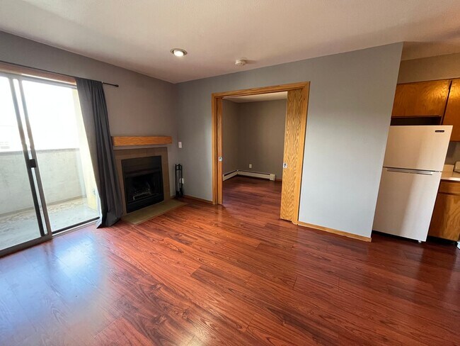 Building Photo - Charming Mapleton Ave. 1 Bed/1 Bath Condo - Available August 3rd!