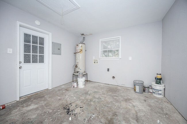 Building Photo - Adorable Rental Near Downtown Ocean Springs!